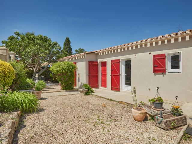 Maison plain pied 4 pièces à vendre à Alleins avec vue sur le Luberon