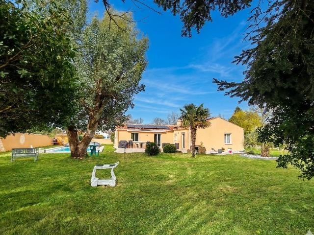 MAISON PLAIN PIED 5 CHAMBRES AVEC PISCINE COUVERTE