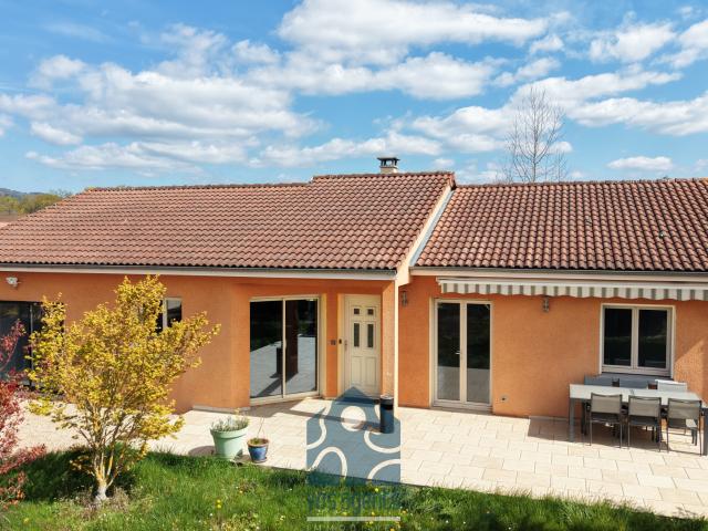 Maison plain pied 5 pièces, garage, terrasse, cabanon sur terrain clos de 1000m2