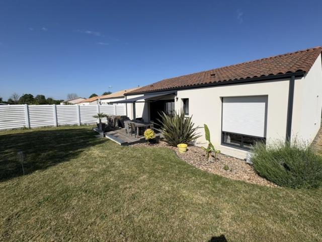 Maison plain pied 85 m2 3 chambres Garage Jardin clôtu
