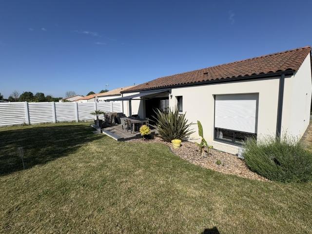 Maison plain pied 85 m2 3 chambres Garage Jardin clôtu