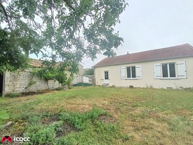 Maison plain pied 95 m² avec 3 chambres et un terrain arboré de 2 269 m²