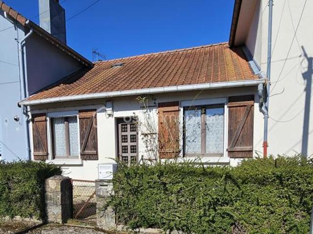 Maison plain pied 2 chambres garage grand jardin à Mercy le Bas