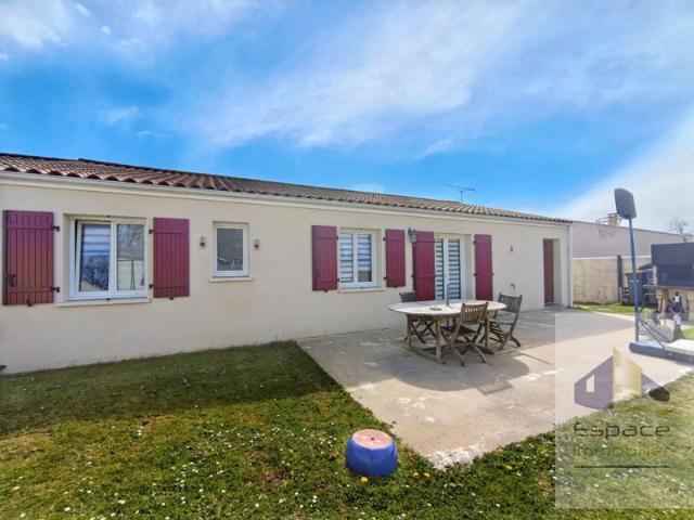 Maison plain pied, 3 chambres, garage et jardin