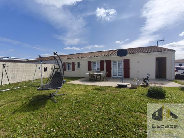 Maison plain pied, 3 chambres, garage et jardin