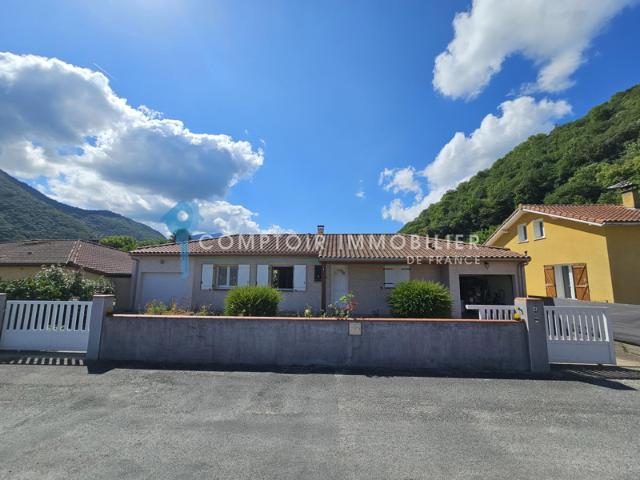 Maison plain pied T4 de 117 m2 avec 2 garages sur parcelle d