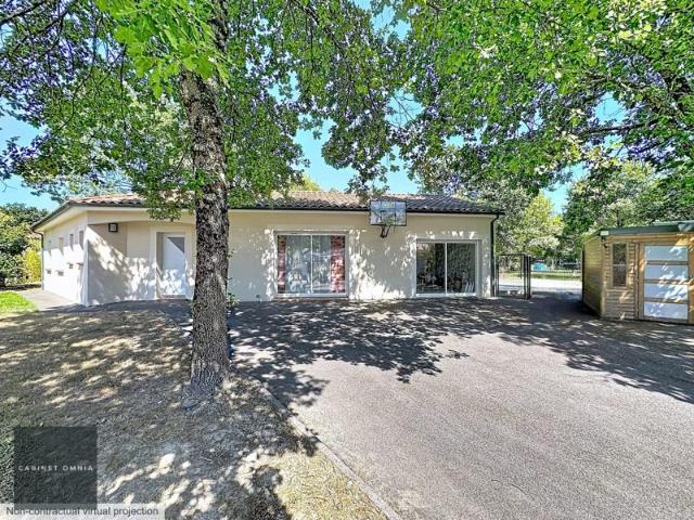 Maison plain pied avec jardin et piscine