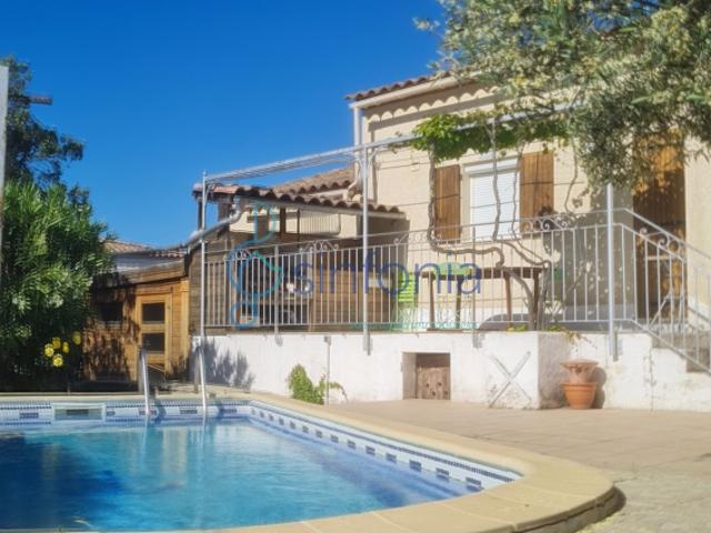 Maison plain pied avec piscine à Collias