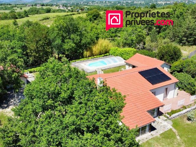 Maison plain pied avec piscine, dépendance et double garage à proximité directe de Cahors