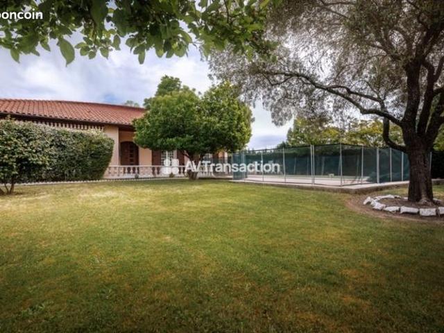 Maison plain pied avec piscine et double garage