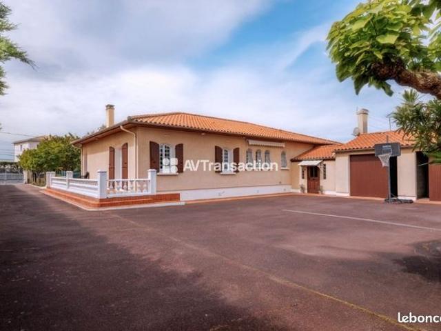 Maison plain pied avec piscine et double garage
