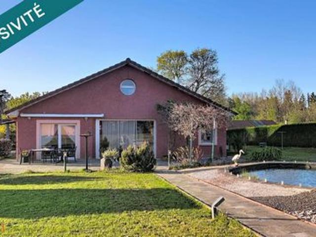 Maison plain pied avec terrain, hangar et forêt