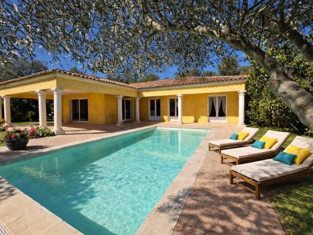 Maison plain pied Brignoles Golf De Barbaroux 4 Chambres. 120m² Brignoles