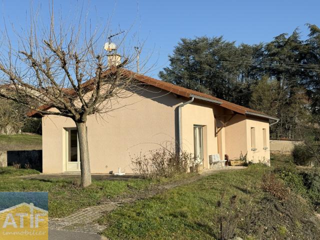 MAISON PLAIN PIED CENTRE VILLAGE PROCHE AUTOROUTE A89