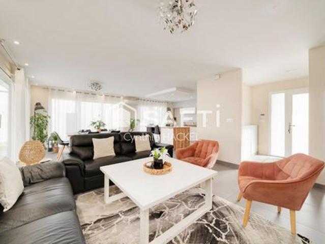 Maison plain pied de 141 m², 4 chambres, garage et jardin