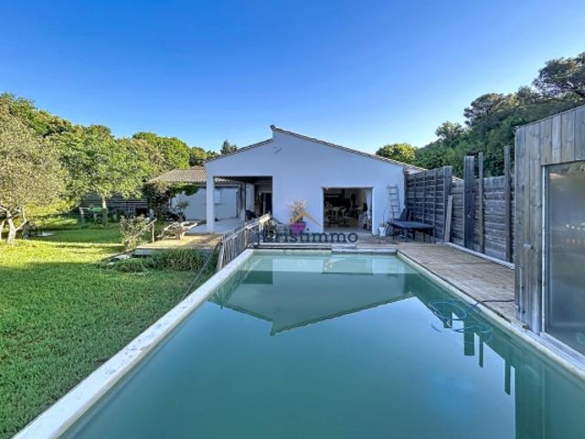 Maison plain pied, de 193 m2 au calme