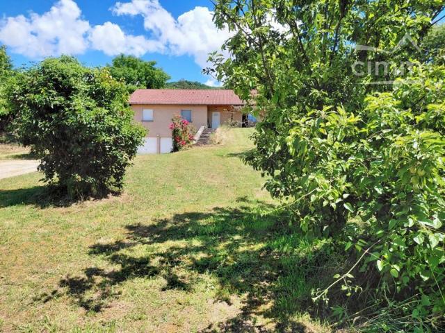 Maison plain pied de 2005 – 100 m² habitables –1830 m2 de terrain clos