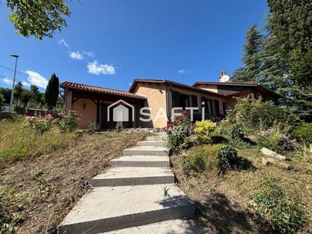 Maison plain pied d'environ 120m2, T4, sous sol 70m2