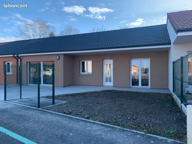 Maison plain pied neuve dans village séniors