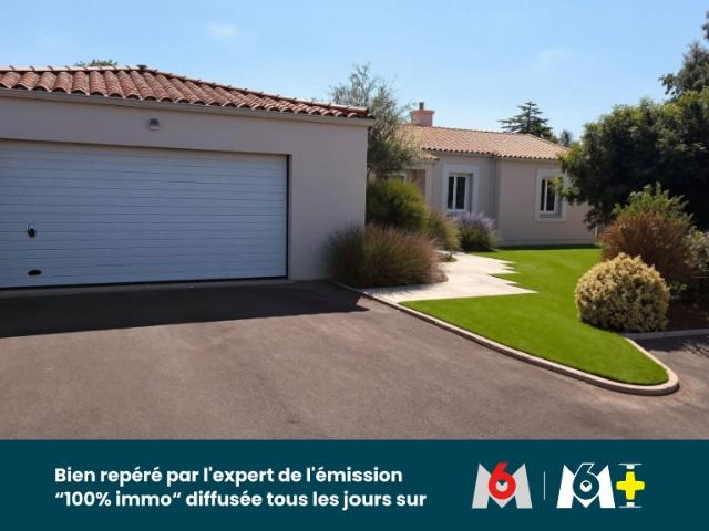 MAISON PLAIN PIED PISCINE CHAUFFEE DOUBLE GARAGE POOL HOUSE