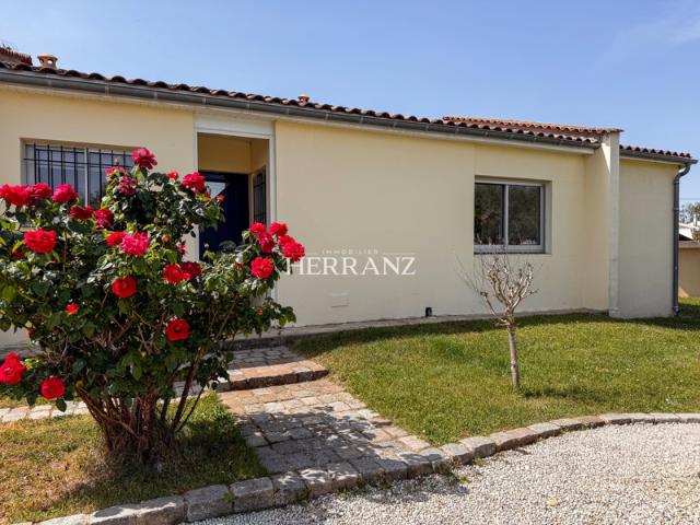 Maison plain pied rénovée 114 m2 Jardin, parking, proche g