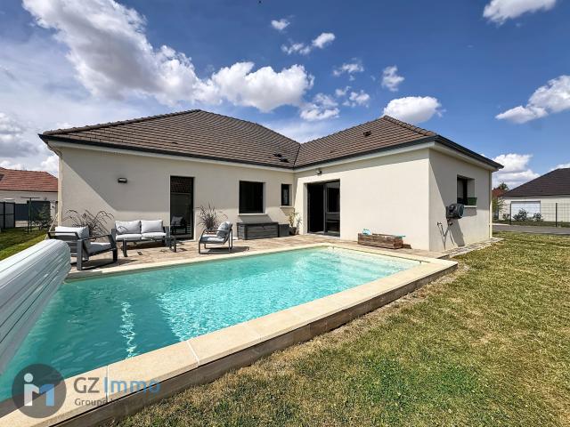Maison plain pied récente de 128 m2 avec piscine et garage