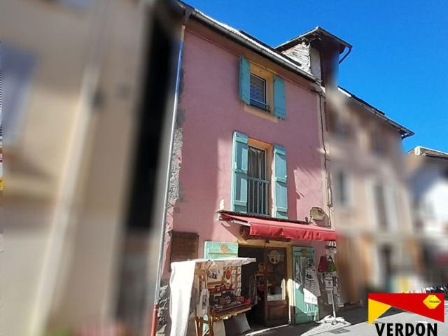 Maison plein centre d'ALLOS