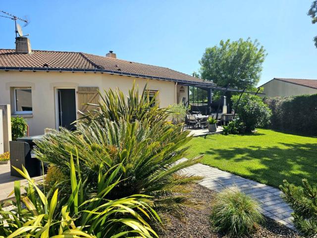 Maison plein pied de 145m² avec piscine couverte à Sèvremoine