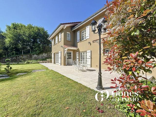 Maison pleine de charme 170m2 4 chambres Beau jardin a