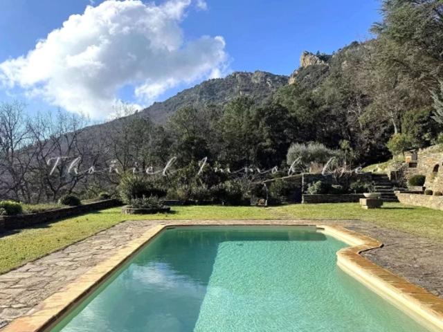 Maison pleine de charme à vendre à La Garde Freinet