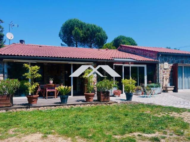 Maison pleine de charme de plain pied avec piscine