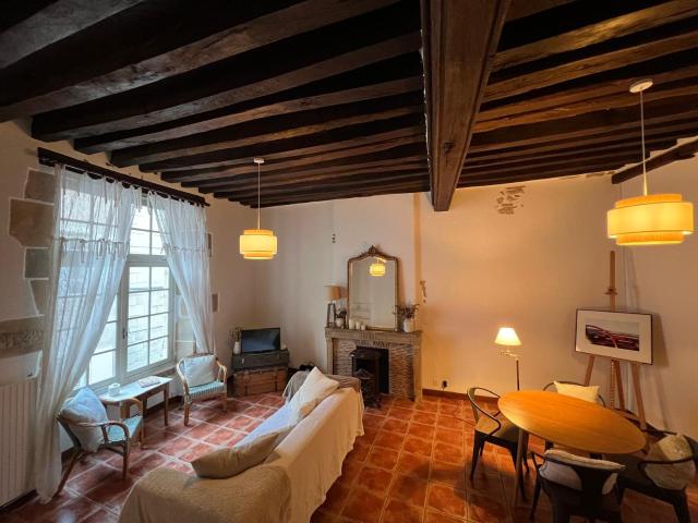 Maison pleine de charme en triplex Quartier historique, pr. 102m² Nevers