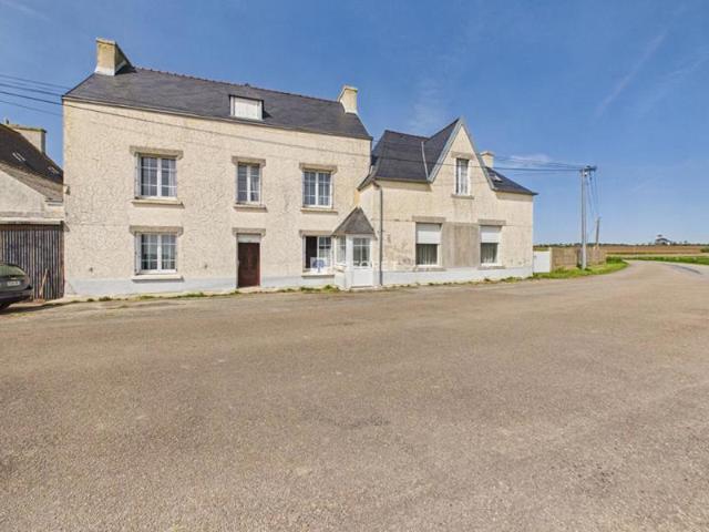 Maison Plozevet 9 pièces 232 m2