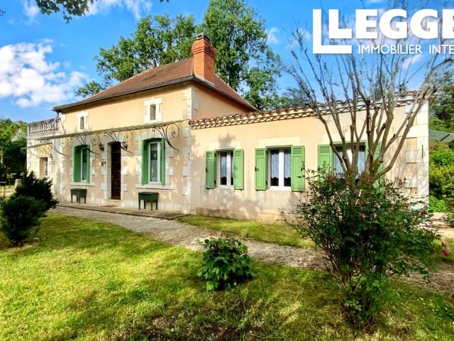 Maison prête à vivre avec piscine, jardin et dépendances au coeur de Trémolat