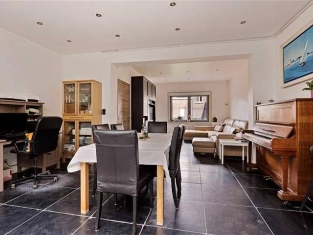 Maison prête à emménager avec 3 chambres et un garage à Grim