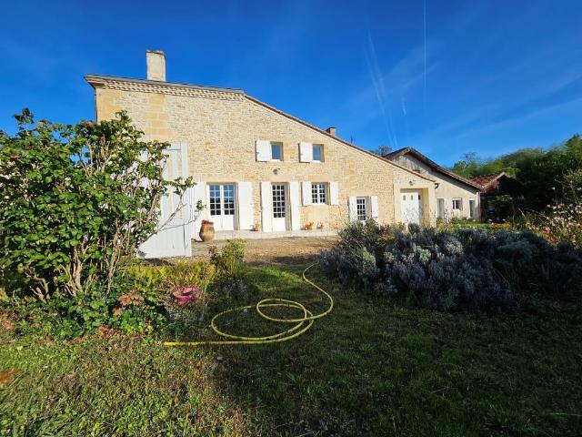 Maison principale 189 m2 5 chambres + maison secondaire 60 m2 Terrain 3235 m2