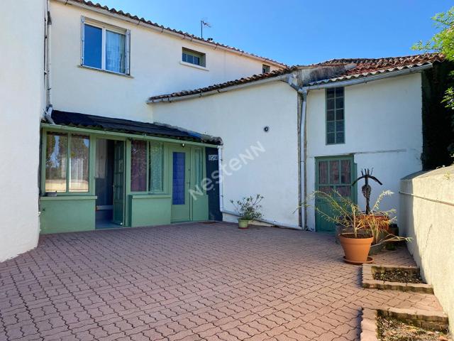 Maison principale de 151m² et 2nd maison de 96m² sur la comm. 247m² Geay