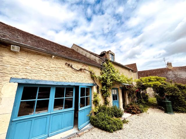Maison Proche MOULT CHICHEBOVILLE 8 pièces 373m²
