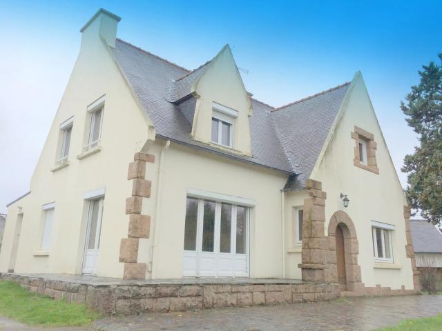 Maison proche bourg de Ploumagoar