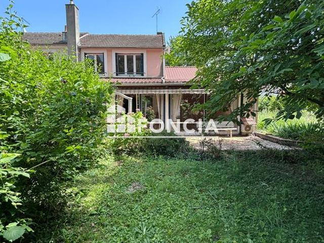 Maison proche bourg de saran avec grandes dependances