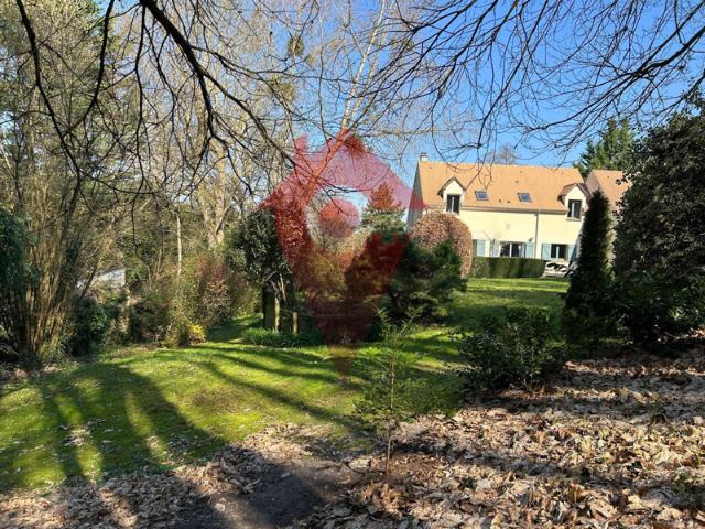 Maison familiale 190 m2 avec un parc arboré de 2200 m2 proch