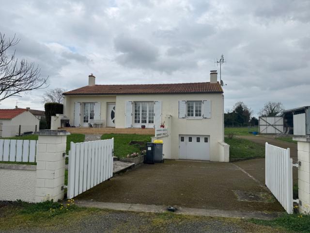 Maison proche commodités avec grand terrain et hangar 150m2