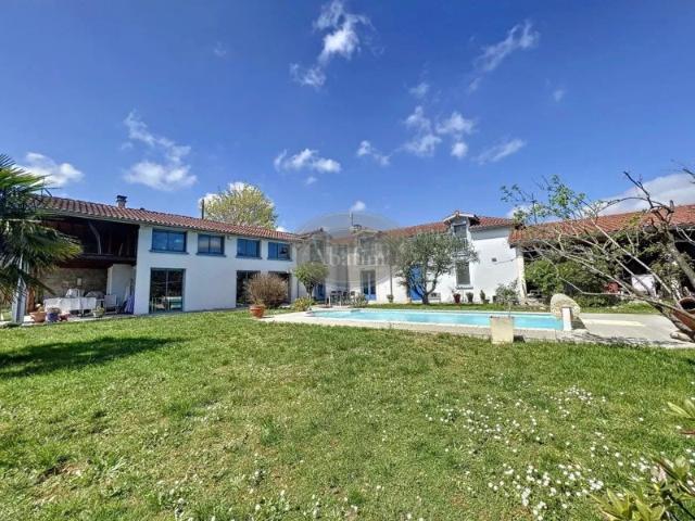 Maison proche commodités piscine