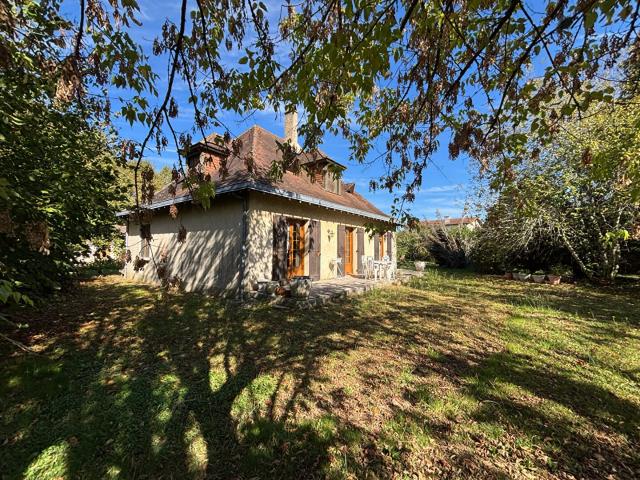 Maison proche du centre de Montpon Ménestérol de 120 m2 avec. 120m² Montpon Ménestérol