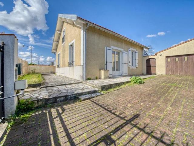 Maison proche des commodités 3 chambres et 1 bureau