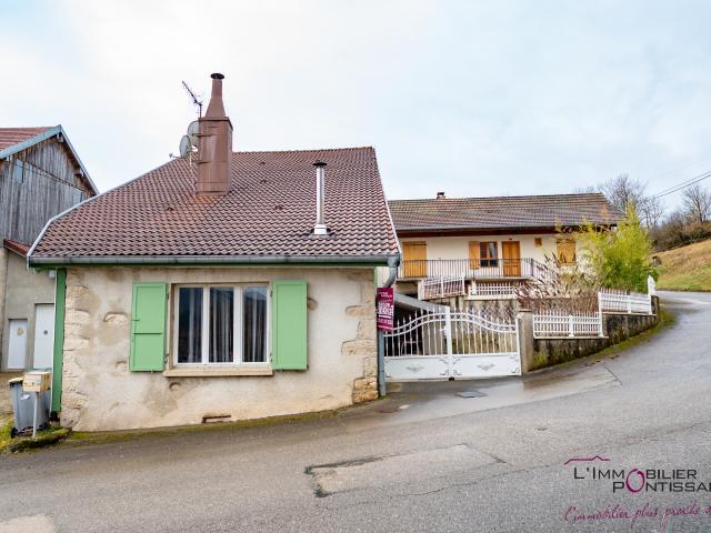 PROCHE PONTARLIER DIRECTION BESANCON: CORP DE FERME RENOVEE