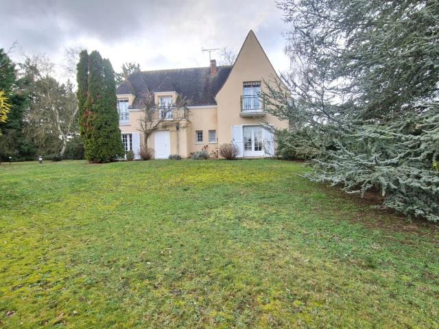Maison proche sud Dreux 8 pièce s 240 m2 avec Piscine