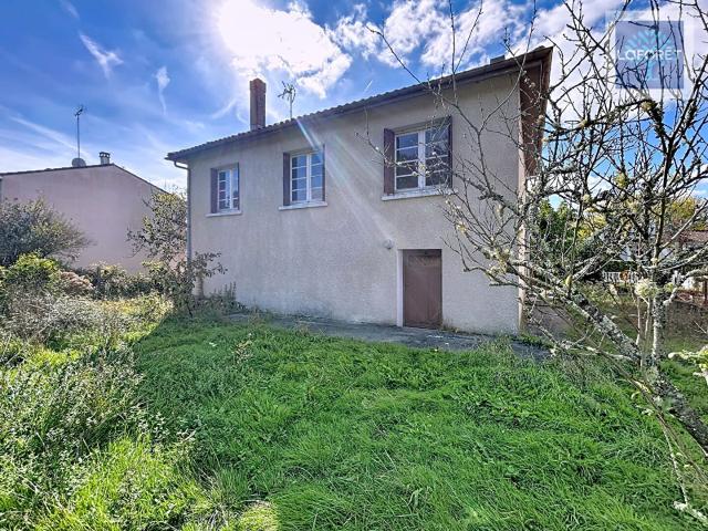 Maison proche toutes commodités, 3 chambres, garage et jardi. 75m² Montendre