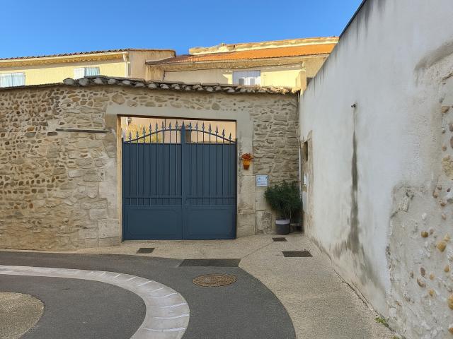 Maison provençale typique dans le centre historique d'Eyragues 4 pièce s 100 m2 habitables