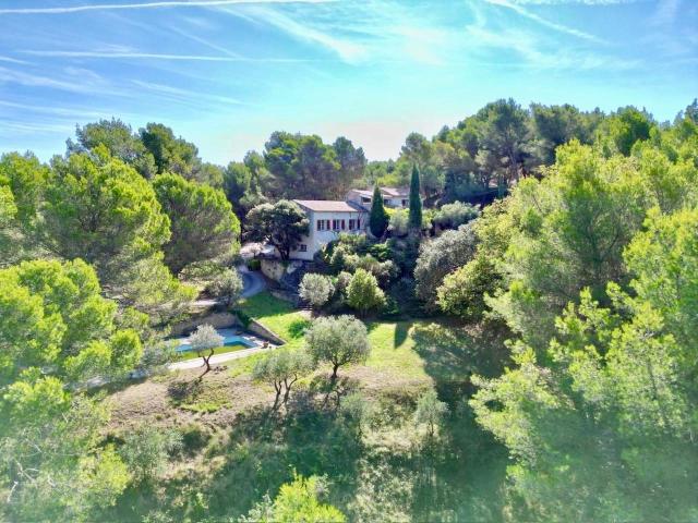 Maison Provençale à Rénover sur Plus de 2 Hectares 175m² Carpentras